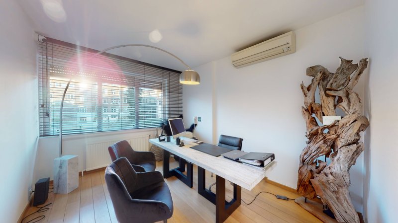 Photo du Cabinet LUXUEUX CABINET MEUBLE PROCHE MONTGOMERY